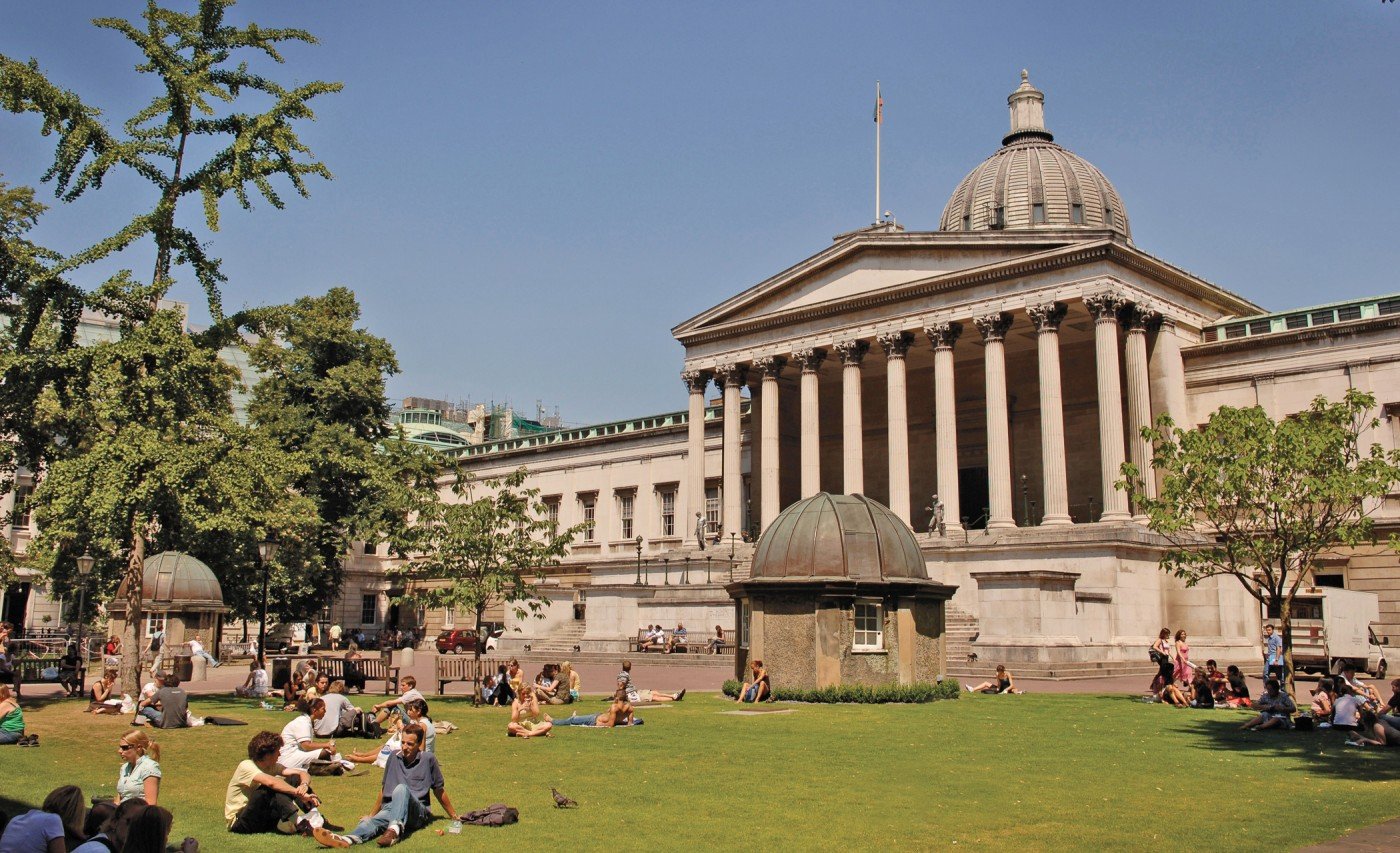 A promotional graphic featuring text about UK university admissions, including "UK," "Hong Kong," "UCAS," "admissions information," "admissions consultancy," "admissions tips," "personal statement," and "interview skills," designed to attract students seeking higher education guidance.一張宣傳圖片,展示關於英國大學升學的文字,包括「英國」、「香港」、「UCAS」、「升學資訊」、「升學諮詢」、「升學技巧」、「個人陳述」和「面試技巧」,旨在吸引尋求高等教育指導的學生。一张宣传图片,展示关于英国大学升学的文字,包括“英国”、“香港”、“UCAS”、“升学资讯”、“升学咨询”、“升学技巧”、“个人陈述”和“面试技巧”,旨在吸引寻求高等教育指导的学生。