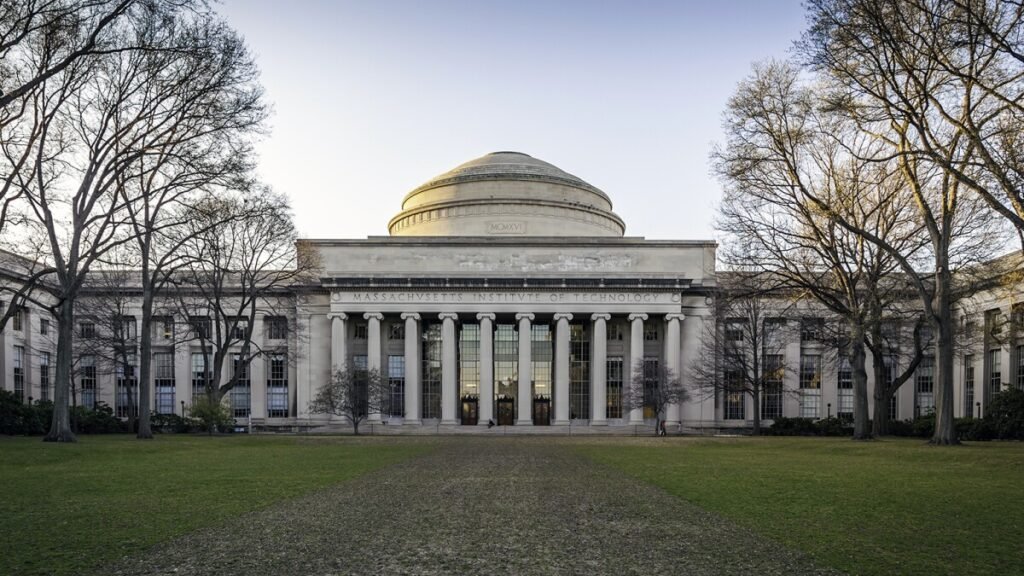 Guide to MIT admissions, highlighting MIT as QS ranking #1 top university and whether MIT is the right choice for you. 麻省理工學院入學指南,強調MIT為QS排名第一的頂尖大學及是否適合您。 麻省理工学院入学指南,强调MIT为QS排名第一的顶尖大学及是否适合您。