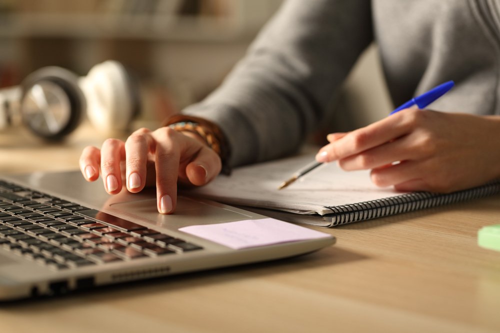 Guide to writing a winning Personal Statement for 2027 university applications, highlighting UCAS structured questions and US Common App tips. 2027 大學申請優秀個人陳述撰寫指南：突出 UCAS 結構化問題與美國 Common App 技巧。 2027 大学申请优秀个人陈述撰写指南：突出 UCAS 结构化问题与美国 Common App 技巧。