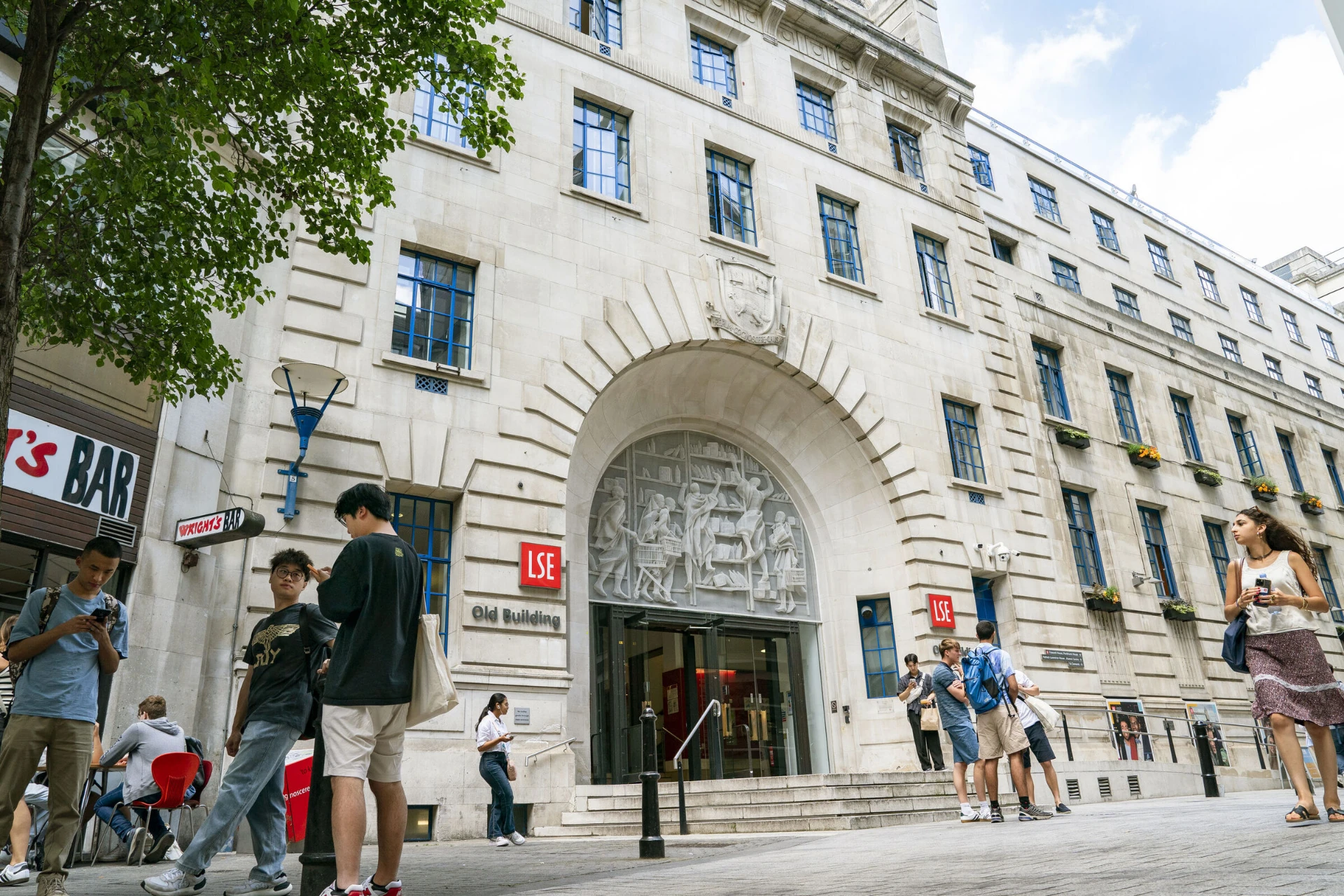 Read more about the article 詳解 LSE 最新錄取數據：競爭最激烈學系與 2026 申英必備策略
